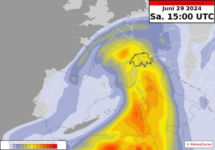 Später Samstagnachmittag. Mit Saharastaub angereicherte Luft liegt über der Schweiz. Quelle: Copernicus