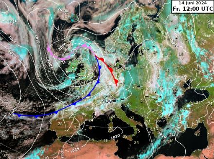 Bodenwetterkarte überlagert mit dem Satellitenbild vom 14. Juni 2024, 14.00 Uhr Ortszeit. Die Warmfront hat uns bereits überquert, die darauffolgende Kaltfront liegt über Frankreich und erreicht uns in der Nacht auf Samstag.