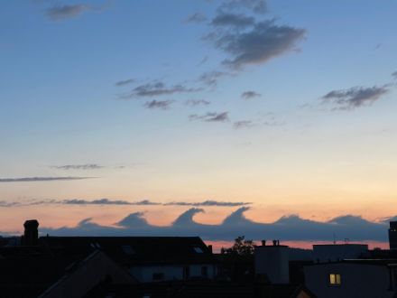 Kelvin-Helmholtz-Wellen am Montagmorgen über der Ostschweiz, aufgenommen in St. Gallen (Meteomeldung/App)