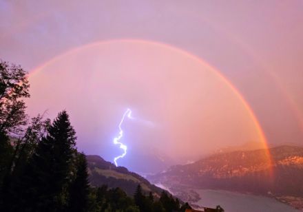 Fotogenes Gewitter der letzten Tage über Beatenberg BE. Bild: Meteomeldungen/App