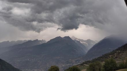 Schauer über Visperterminen VS. Bild: Meteomeldungen/App