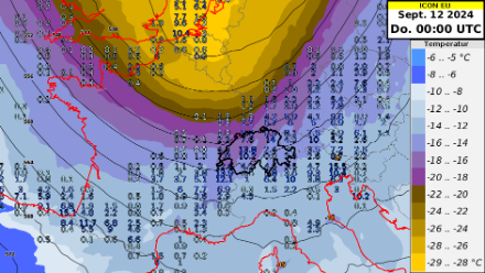 Situation am 12.09.2024, 00 UTC: Aktivste Phase der Kaltfront über den Alpen, dargestellt mit den ICON-EU Modelldaten des Geopotentials und der Temperatur auf 500 hPa, sowie der 6-stündigen Niederschlagssumme. 