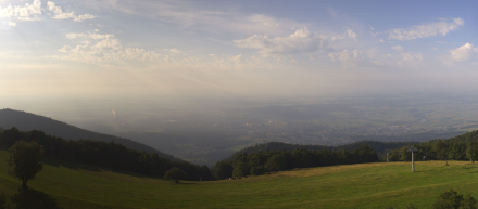 Dunst, getrübte Sicht und damit keine Alpensicht am Sonntagmorgen, 01.09.2024 auf dem Weissenstein im Solothurner Jura. Bild: https://ga-weissenstein.roundshot.com/weissenstein