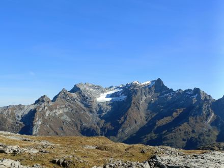 Wolkenloser Himmel auch bei der Silberen Rundwanderung. Bild: L. Keusch