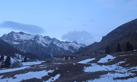 Am frühen Morgen war es im Val Fex hinter Sils im Oberengadin noch fast wolkenfrei. Die Wolken der Warmfront haben diese Region noch nicht erreicht.