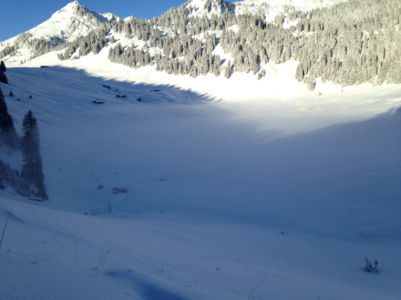 Die Mulde von Hintergräppelen zeichnet sich bei schneebedeckter Oberfläche oft durch tiefe Temperaturen aus. Nicht selten misst dort die Privatstation von Stephan Vogt die tiefsten Temperaturen in der ganzen Schweiz.
