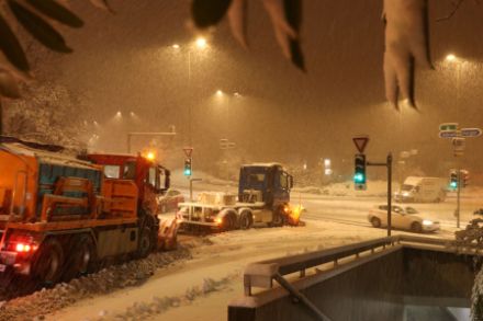 Schneeräumungsdienste hatten am 21. November alle Hände oder besser gesagt alle Schneeschaufeln voll zu tun.