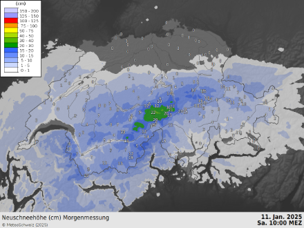Neuschneehöhe von heute Morgen. Mit der Warmfront von Freitagabend erhielten viele Regionen, auch im Flachland, etwas Neuschnee. Am Samstagvormittag fiel vor allem am zentralen und westlichen Alpennordhang noch wenig Schnee.
