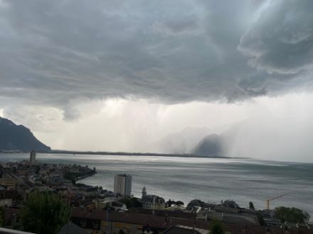 Ein Gewitter über dem Genfersee. Bei solchen Lagen ist der Prognosedienst stark gefordert, da Modelle hier an ihre Grenzen stossen. 