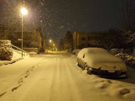 Schneegestöber in der Nacht auf den 22. November 2024 in Berikon. 