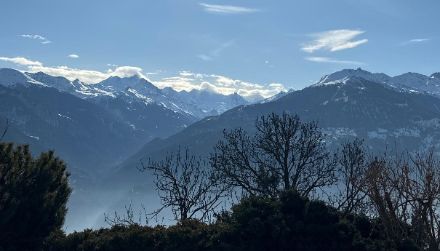In Crans-Montana im Wallis war die Bewölkung heute  weniger dicht als in den östlichen Alpen, eine Situation, welche bei südlichen Höhenwinden selten auftritt.