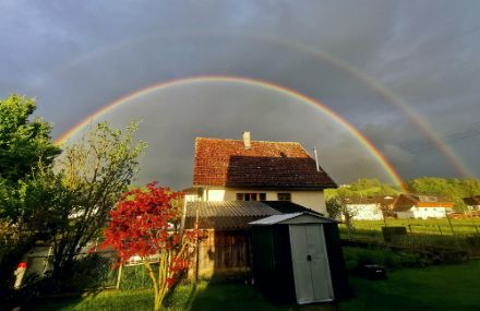 Abbildung 5: Regenbogen inklusive Nebenregenbogen und «Alexanders dunkles Band» bei Muhen gestern Abend.