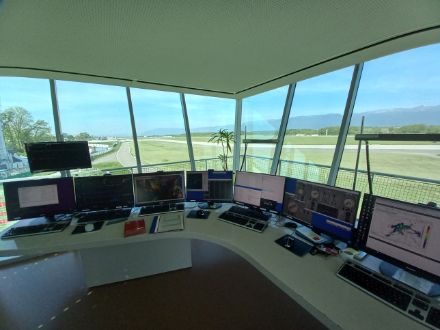 Arbeitsplatz im Inneren des Beobachtungspostens.