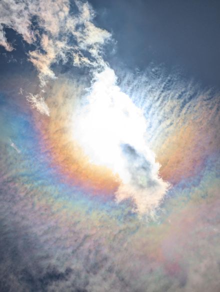 Wolke mit farbigen Ringen