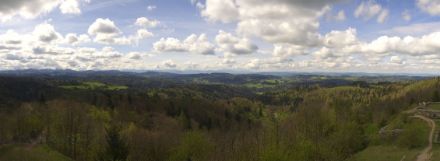 Webcam der Gemeinde Elgg am 22. April 2025, Blick über das Schweizer "Flachland" in Richtung Süden 