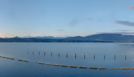 Am westlichen Genfersee sah es schon am frühen Morgen danach aus, dass der Tag meist sonnig sein würde.