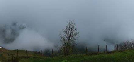 In Braunwald war es am Vormittag noch wolkenverhangen, wie hier bei Braunwald.