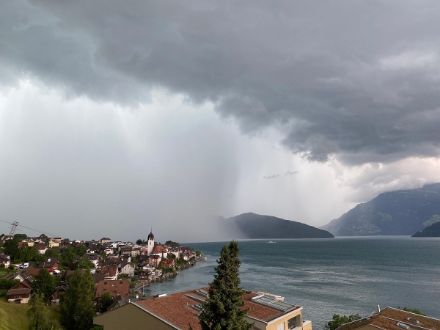Auch in Beckenried NW konnte heute Nachmittag ein heftiges Gewitter beobachtet werden.