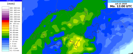 Median 24h Niederschlag des Modells IFS bis Montag 14 Uhr. Es werden 20-50 mm Niederschlag mit Schwerpunkt am zentralen und östlichen Alpennordhang berechnet. Auf der Alpensüdseite werden 30-60 mm modelliert.
