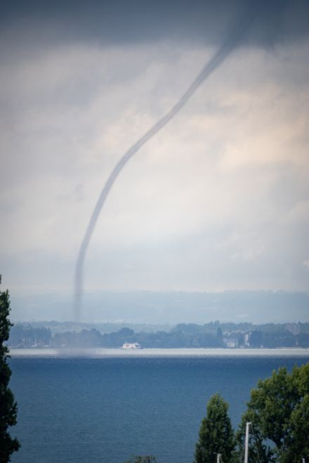 Sie konnte von R. Rohner in Romanshorn sowie in einigen Meteomeldungen schön auf Bildern festgehalten werden.