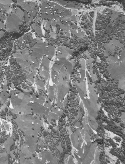 In Spiringen im Schächental lösten sich am 31. Juli 1977 aufgrund des extremen Starkregens am Sonnenhang viele Erdrutsche.