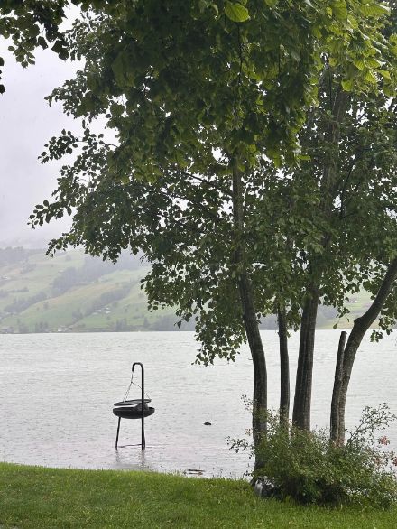 Viel Wasser im Sarnersee bei Sachseln OW. Quelle: Meteo Meldungen, MeteoSwiss App