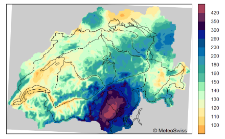 Karte der Schweiz mit farbcodierten Angaben zur Niederschlagsmenge, die bei extremen Ereignissen fallen. Im gewissen Gebieten im Tessin können bei einem 100-jährigen Ereignis über 350 mm fallen. Im Westen und Norden der Schweiz liegt die entsprechende Niederschlagsmenge unter 100 mm.