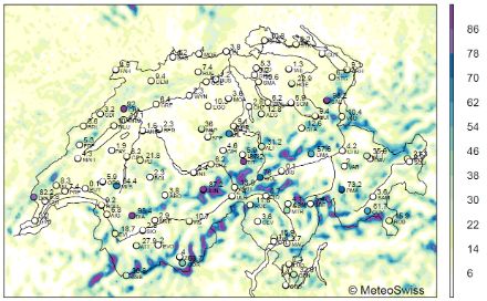 Karte der Schweiz mit farbcodierten Angaben zur Häufigkeit von Tagen mit starken Windböen. 