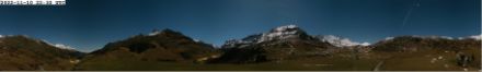 Beispielbilder der Kameras von MeteoSchweiz im Flachland und im Gebirge, bei Tag und bei Nacht