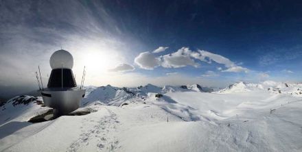 Wetterradar auf dem Pointe de la Plaine Morte (Schweiz).