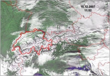 Satellitenbild von Mitteleuropa mit Wolkenstrassen.