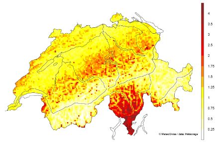 Schweizer Karte mit der farbcodierten Anzahl Blitzeinschläge pro Jahr und Quadratkilometer für die Periode 2000−2020.