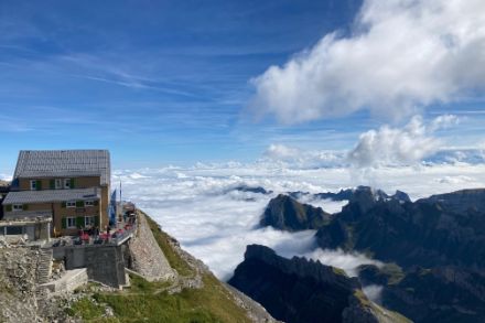 Vom Säntis aus gut zu sehen: der Hochnebel auf der Alpennordseite. Bild: M. Kägi.