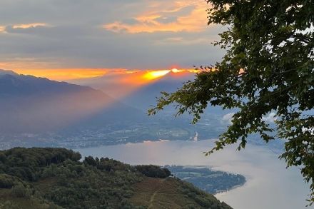 Sonnenaufgang über dem Lago Maggiore heute Morgen. Quelle: MeteoSchweiz App
