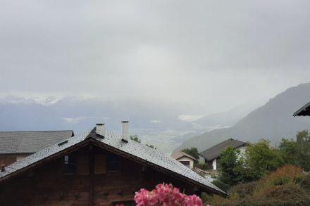 Die Niederschläge sind heute Mittwoch besonders in der Region Chablais ergiebig, wie auch das Foto aus Torgon (VS) zeigt. Quelle: Meteomeldung/App