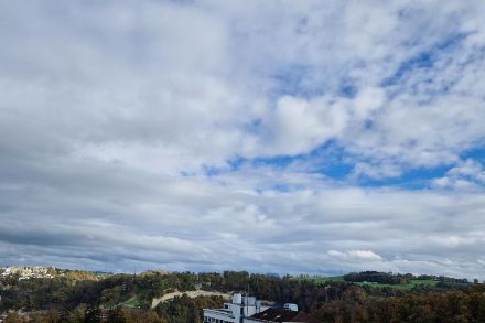 Nachmittags Bewölkungsauflockerung in Fribourg. Bild: Wettermeldung/App