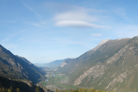 Linsenförmige Wolke über dem Rhône Tal.