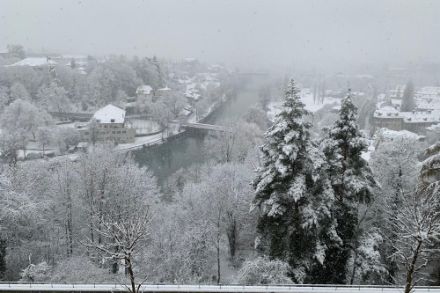 Bern ganz in Weiss am Freitagmorgen, 09.12.2022. Bild: Meteomeldungen/App.