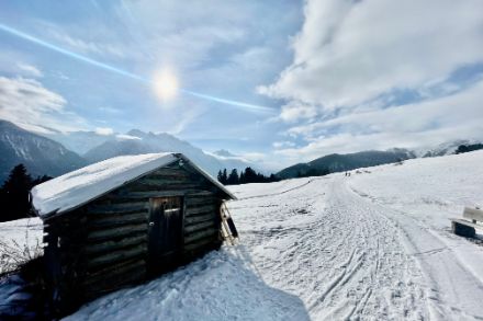 Meist sonniger Wintertag in Vna im Engadiner Seitental Val Sinestra