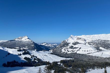 Wolkenloser Himmel heute Vormittag über Sörenberg. Foto: Meteomeldungen/App