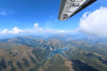 An der Wolkenbasis über den Waadtländer Voralpen mit Blick auf den Lac de l’Hongrin, aufgenommen von einem 302 km Streckenflug am 2. August 2022. Quelle: Youtube/Tony Marty.
