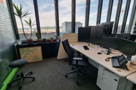 Leerer Arbeitsplatz in der Wetterzentrale. (Foto: MeteoSchweiz)
