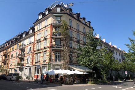 In der Stadt - wie hier in Zürich - staut sich an Tagen mit über 30 Grad oft die Hitze. Bild: MeteoSchweiz, Alexandra Kohler. 