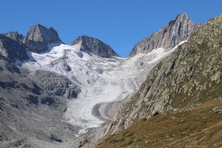 Auch am Oberaarsee war es heute rund 18 Grad warm. Diese hohen Temperaturen sorgen für eine kräftige Schmelze auf den Gletschern. Bild: Daniel Gerstgrasser.