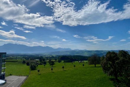 Erste Wolkenfelder über Hildisrieden LU kündigen eine nahende Kaltfront an. Bild: Meteomeldungen/App