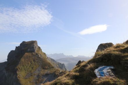Bei weitem nicht immer war es in der Vergangenheit im Oktober so sonnig wie in den vergangenen Tagen. Am Forstberg (SZ) konnte das sonnige Wetter trotz etwas Dunst (Saharastaub) in vollen Zügen genossen werden. Bild: Daniel Gerstgrasser.