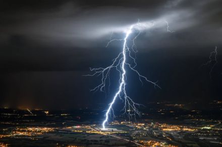 Die Beobachtung von Blitzen ist wichtig für die Vorhersage von Gewittern. Bild: Dean Gill (MeteoSchweiz).