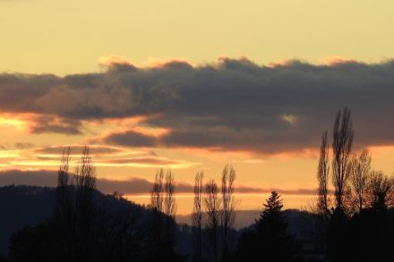 Abendrot mit beleuchteten Wolken.