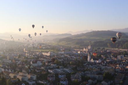 Start zur Morgenfahrt in Gossau SG. Ebenfalls im Kanton St. Gallen startet unsere Spurensuche, welche tief im Winter 1970 endet. Bloglesende Sommerkinder müssen heute also tapfer sein. Bild: D. Gerstgrasser 