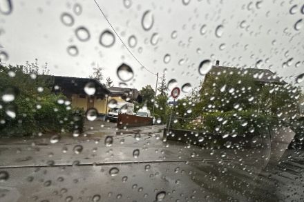 Von Dienstag 1.10.24 auf Mittwoch 2.10.24 wird aus Westen feuchte Meeresluft zu den Alpen transportiert, was zu teils ergiebigem Regen führt. Foto: Meteomeldungen/App